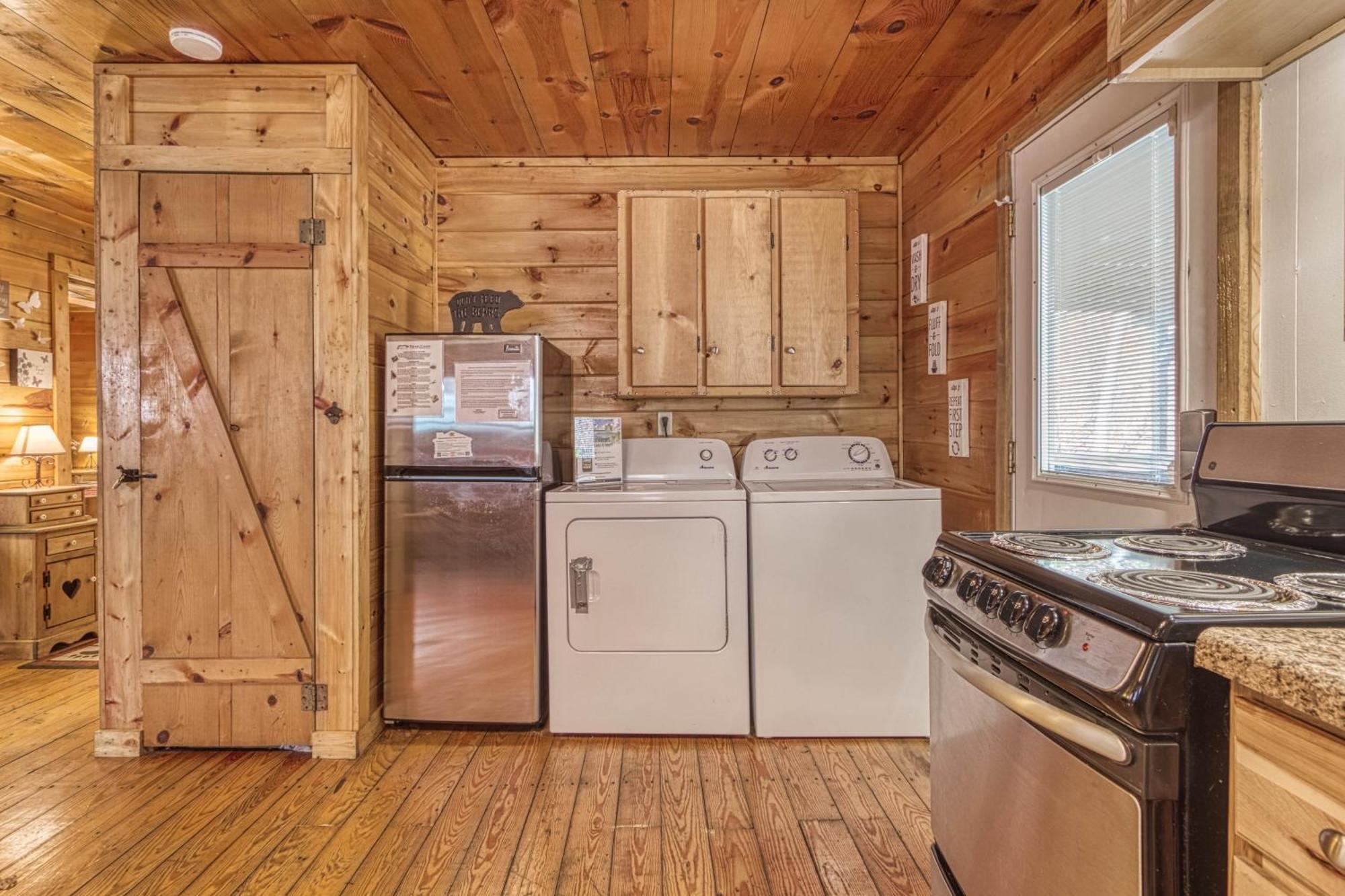 Bear Den, Hot Tub, 1089 Of Free Attraction Tickets For Each Paid Day, Dollywood And More! Sevierville Szoba fotó