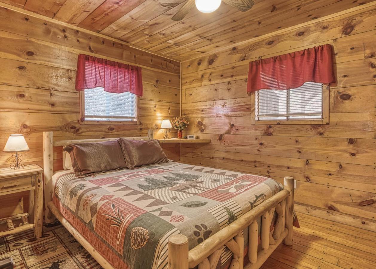 Bear Den, Hot Tub, 1089 Of Free Attraction Tickets For Each Paid Day, Dollywood And More! Sevierville Kültér fotó
