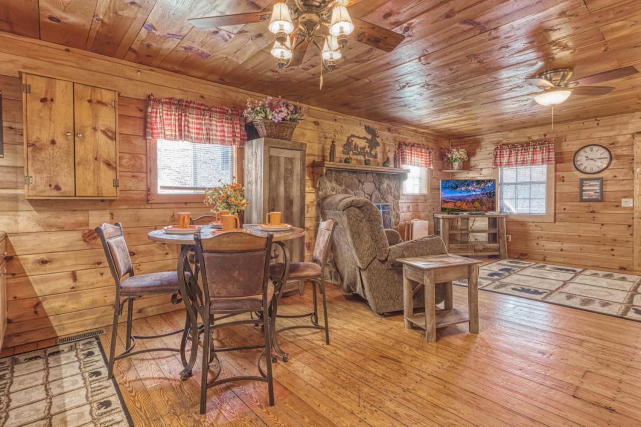 Bear Den, Hot Tub, 1089 Of Free Attraction Tickets For Each Paid Day, Dollywood And More! Sevierville Kültér fotó